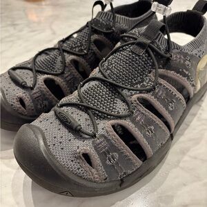 Keen Men's Athletic Shoes in Black and Gray